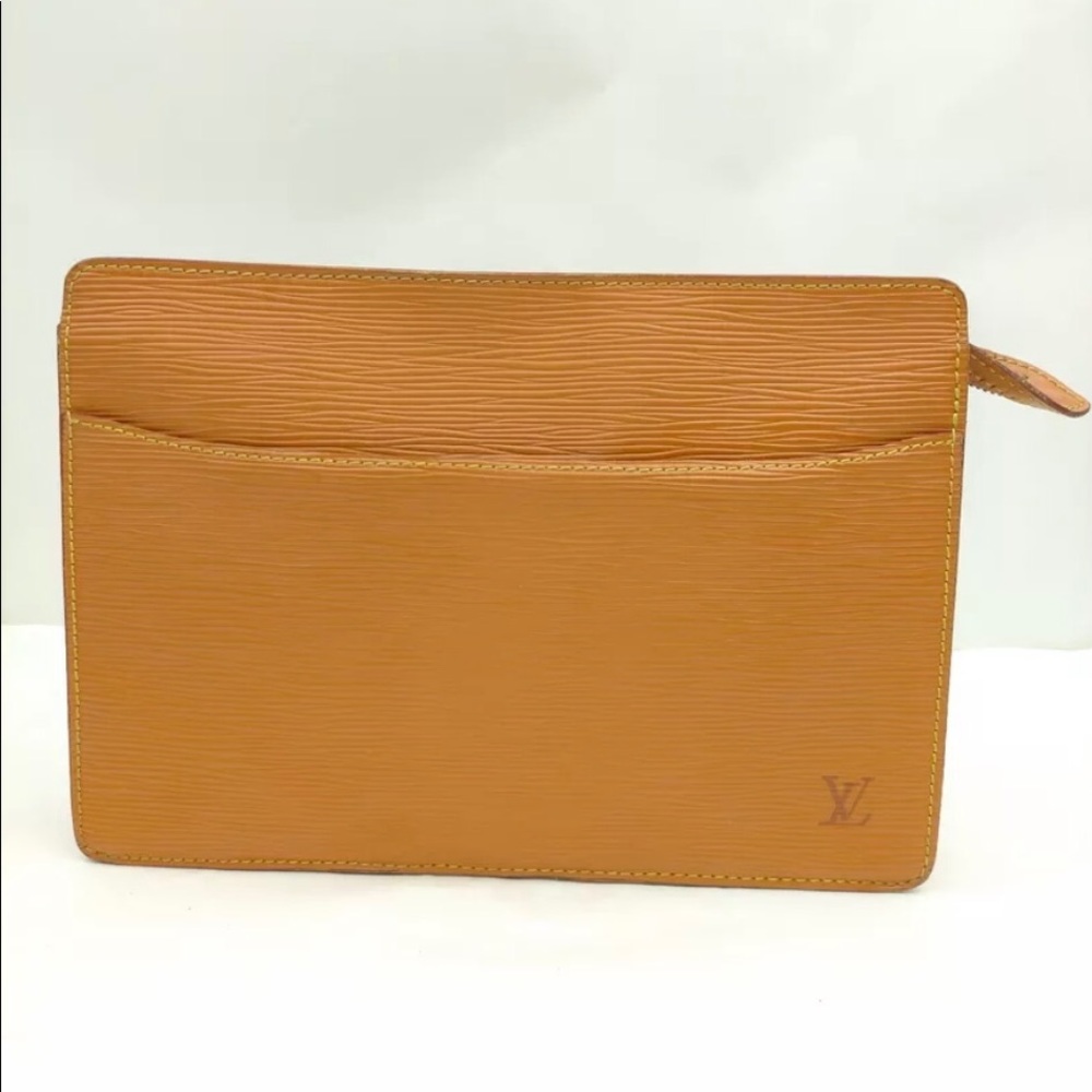 Louis Vuitton. Pochette Homme clutch epi